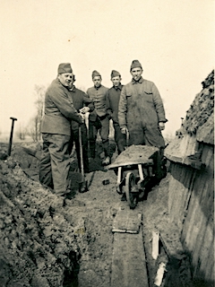 Manschappen aan het grondverzet op of bij Fort bij Nigtevecht.