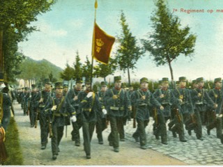 Het 7de Regiment Infanterie op mars.