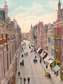 De Amstelstraat in Amsterdam ca. 1917, in de richting van het Rembrandtplein.