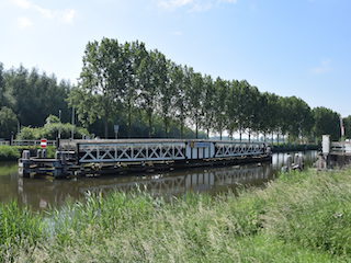 Bolgerijensebrug over het Merwedekanaal bij Vianen.