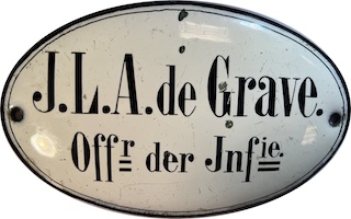 Naamplaat J.L.A. de Grave, Officier der Infanterie.